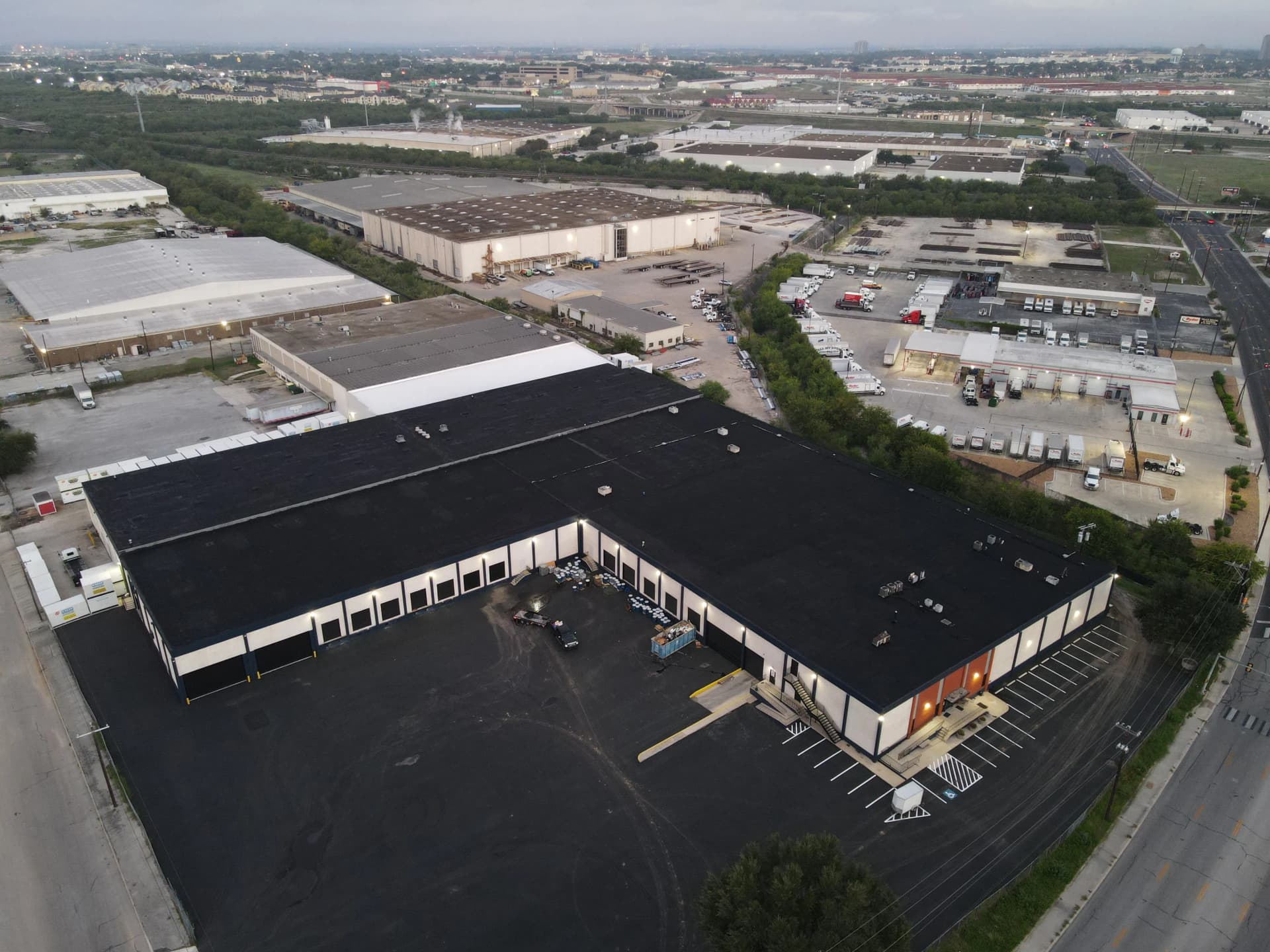 Gallery photos for 120,000 Sq Ft Silicone Roof Restoration with Viking Capital Group: Image #9